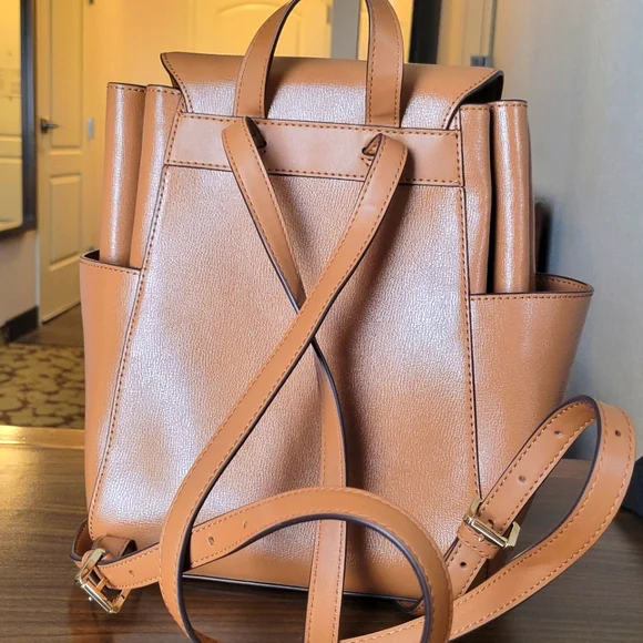 Backpack - Picture 5 of 8